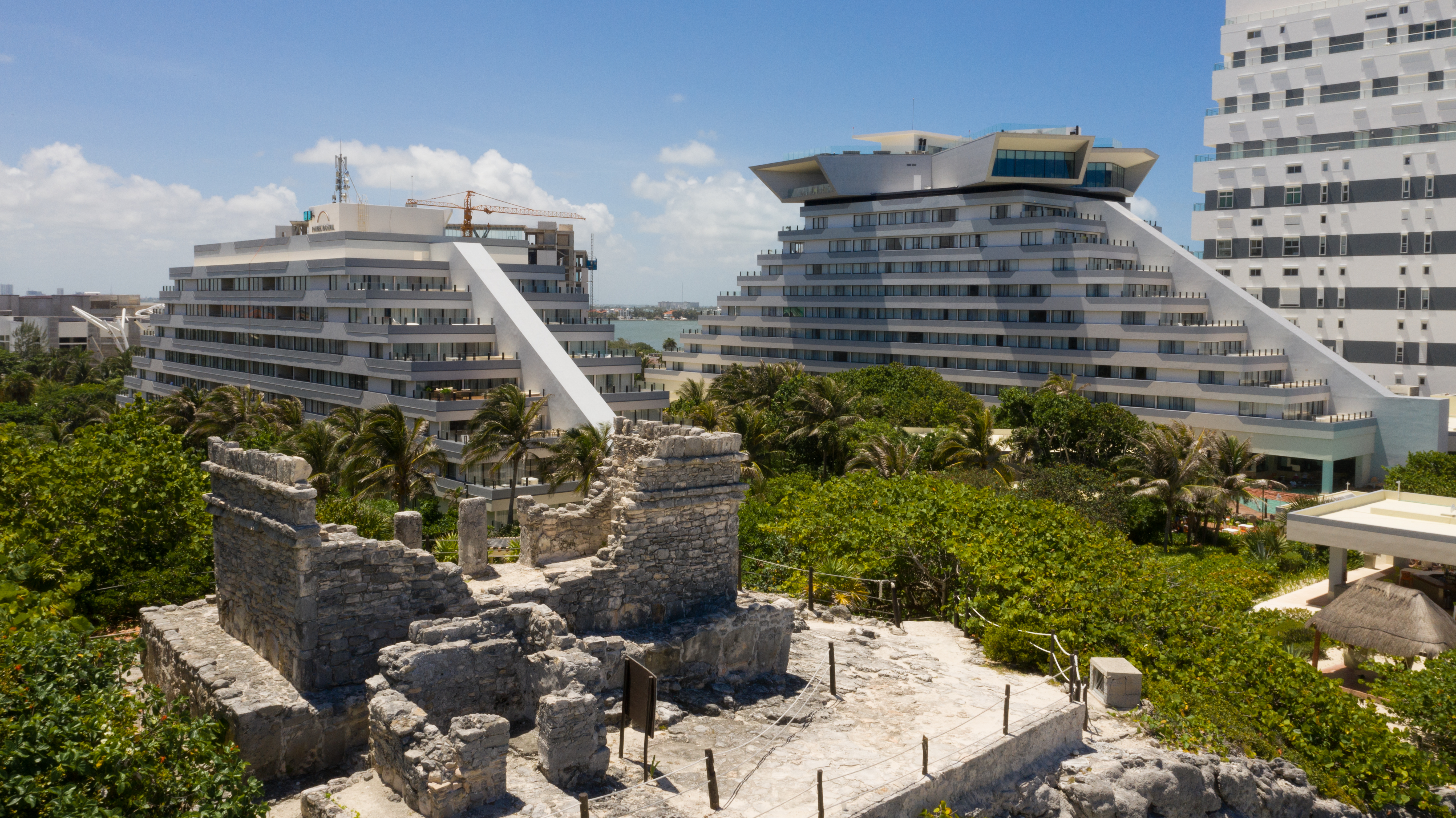 Showroom y ampliación Park Royal Cancún | Arquine